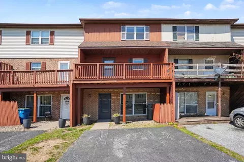 18 Dartmouth Ct, Mechanicsburg, PA 17055