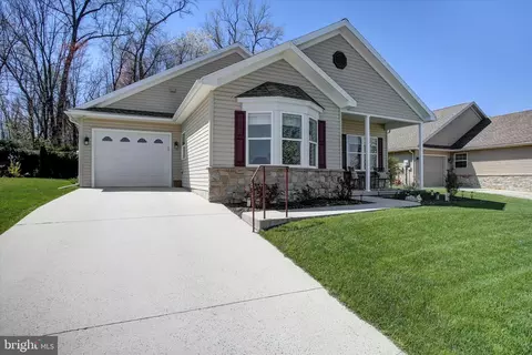 25 Colonial Ct, Shippensburg, PA 17257