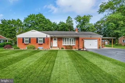 1838 Ridgeview Dr, Carlisle, PA 17013