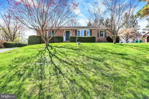 8 Dogwood Dr, Mount Holly Springs, PA 17065