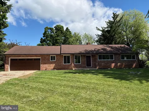 855 W North St, Carlisle, PA 17013