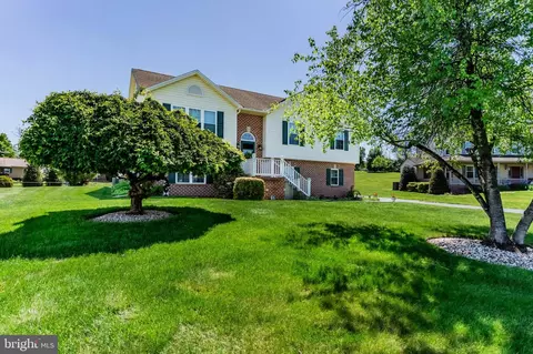 22 Cobblestone Dr, Carlisle, PA 17015