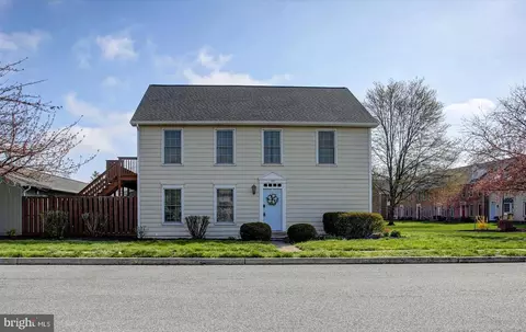 483 Delancey Ct, Mechanicsburg, PA 17055