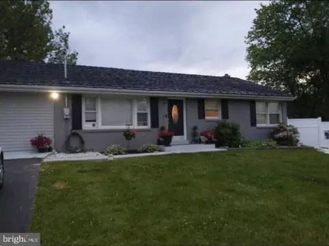 12 White Birch Ave, Mechanicsburg, PA 17050