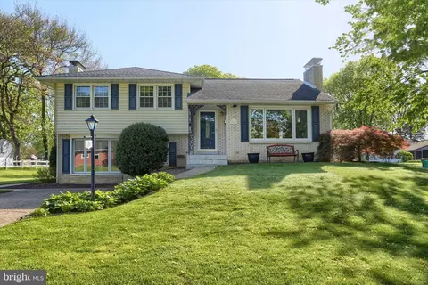 25 Oak Ave, Camp Hill, PA 17011