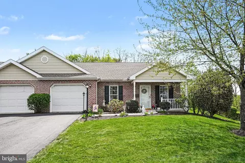 9 Creek Bank Dr, Mechanicsburg, PA 17050