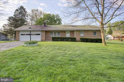 9 Shady Ln, Mechanicsburg, PA 17050