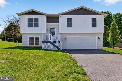 3 Walleye Dr, Shippensburg, PA 17257