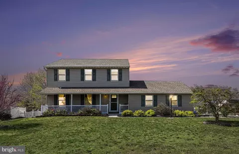 26 Longstreet Dr, Carlisle, PA 17013
