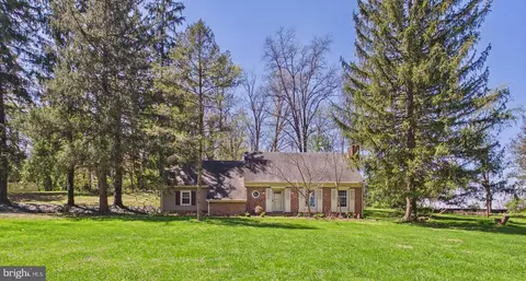 372 Burnt House Rd, Carlisle, PA 17015