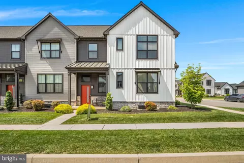 215 Estate Dr, Mechanicsburg, PA 17055