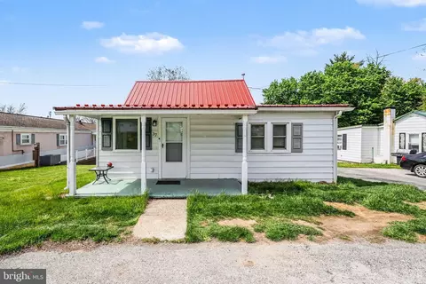 37 Mountain St, Mount Holly Springs, PA 17065