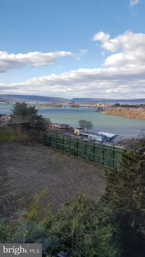 21 Cumberland Rd, Lemoyne, PA 17043