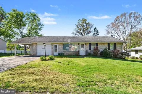 7 Hope Dr, Boiling Springs, PA 17007
