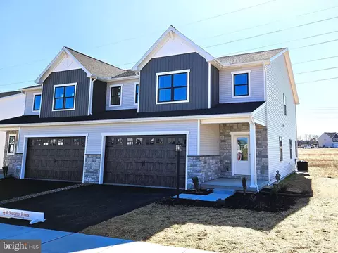 661 Brittany Dr, Mechanicsburg, PA 17055