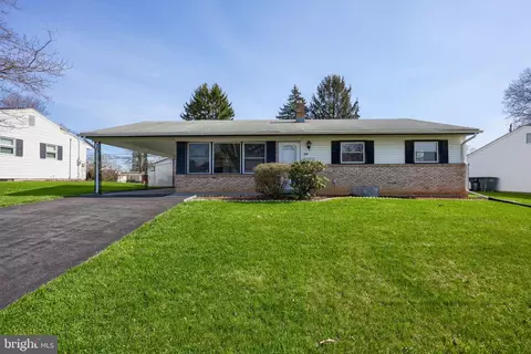 131 Cambridge Dr, Mechanicsburg, PA 17055