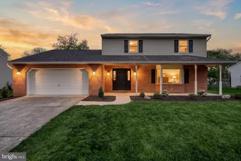 18 Bourbon Red Dr, Mechanicsburg, PA 17050