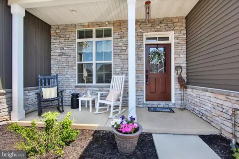 800 Aurora Dr, Mechanicsburg, PA 17055
