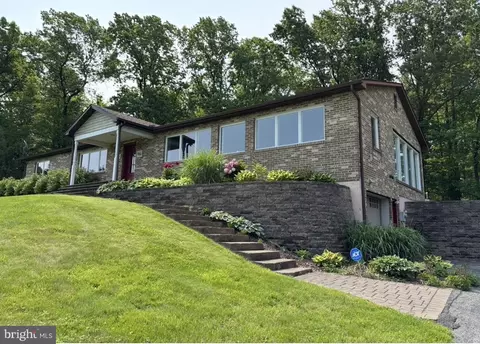 96 Peach Glen Rd, Gardners, PA 17324