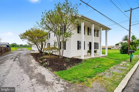 46 E Main St, Walnut Bottom, PA 17266