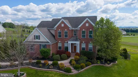 5 Bella Vista Dr, Mechanicsburg, PA 17050