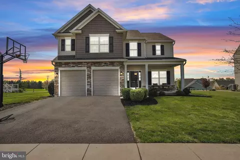 52 Danbury Dr, Mechanicsburg, PA 17050