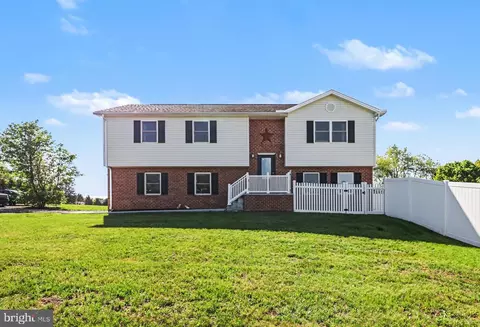 101 Deerview Dr, Newville, PA 17241