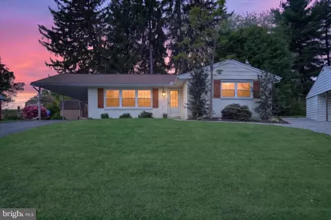 77 Hillside Cir, Camp Hill, PA 17011