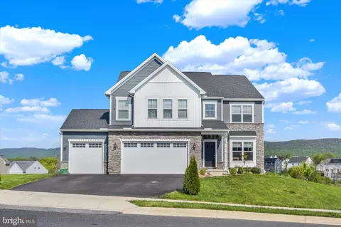 105 S South Mountain Dr, Carlisle, PA 17013