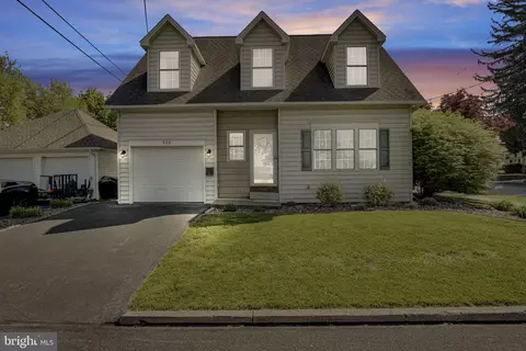 528 W Simpson St, Mechanicsburg, PA 17055