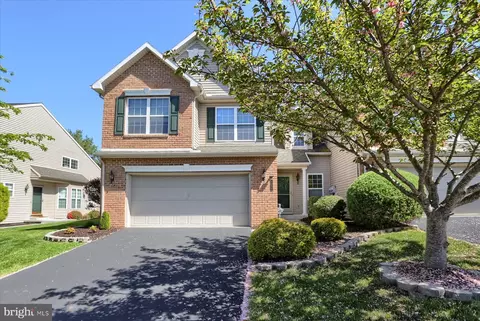 4250 Roth Farm Village Cir, Mechanicsburg, PA 17050