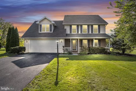5 Meade Dr, Carlisle, PA 17013