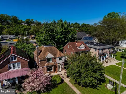 318 N Front St, Wormleysburg, PA 17043