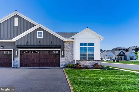 730 Aurora Dr, Mechanicsburg, PA 17055