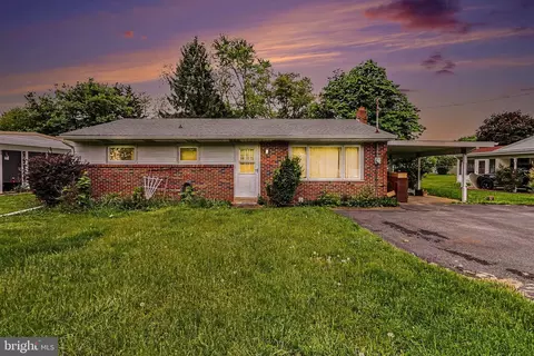 17 Hogestown Rd, Mechanicsburg, PA 17050
