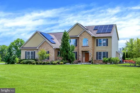 107 Woods Dr, Mechanicsburg, PA 17050