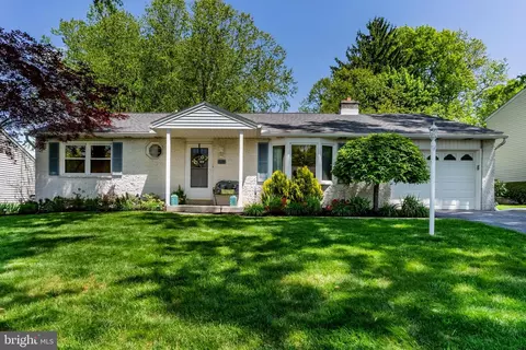 529 Fairway Dr, Camp Hill, PA 17011