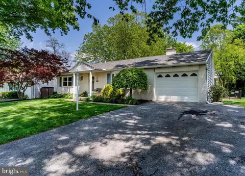 529 Fairway Dr, Camp Hill, PA 17011