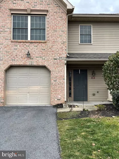 17 Spring View St, Carlisle, PA 17013