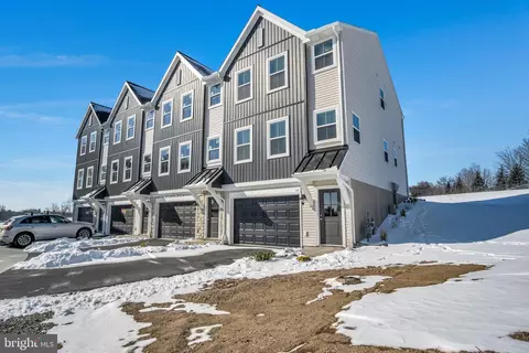 10-16 Morgan Cir, Carlisle, PA 17015