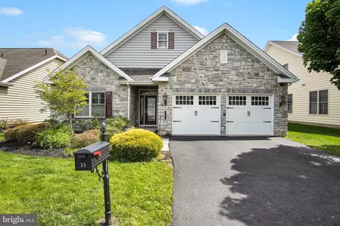 35 Presidents Dr, Mechanicsburg, PA 17050