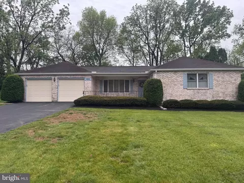 198 Acre Dr, Carlisle, PA 17013