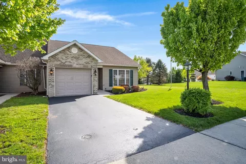 206 Brighton Dr, Carlisle, PA 17015