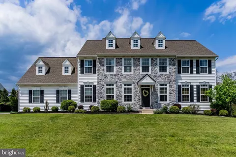 8 Braxton Rd, Mechanicsburg, PA 17050