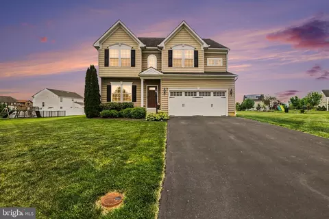 244 Forgedale Dr, Carlisle, PA 17015
