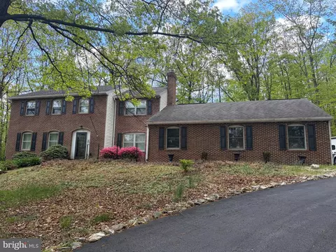 1231 Lindy Ter, Boiling Springs, PA 17007