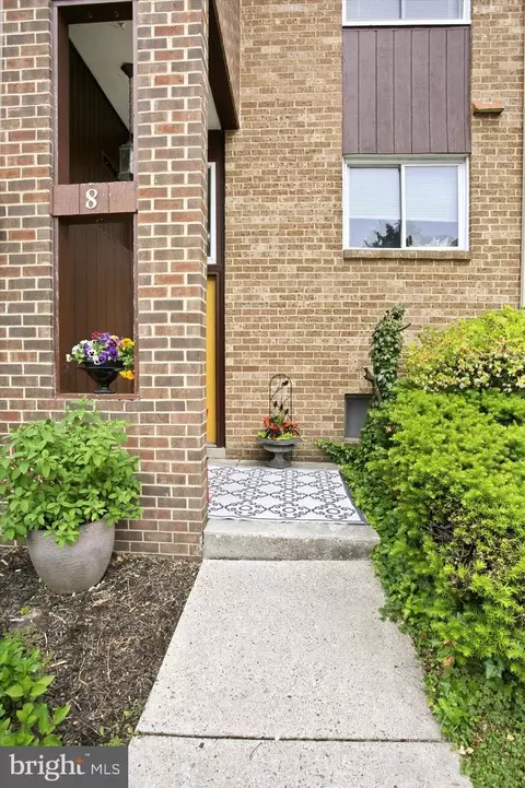 8 Campbell Pl, Camp Hill, PA 17011
