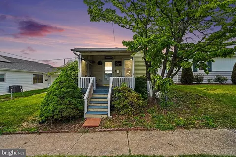 17 W Pine St, Enola, PA 17025