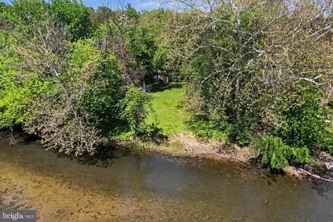 602 Sears Run Rd, Mechanicsburg, PA 17050
