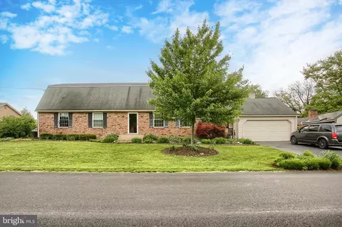 14 Broadmoor Dr, Mechanicsburg, PA 17055